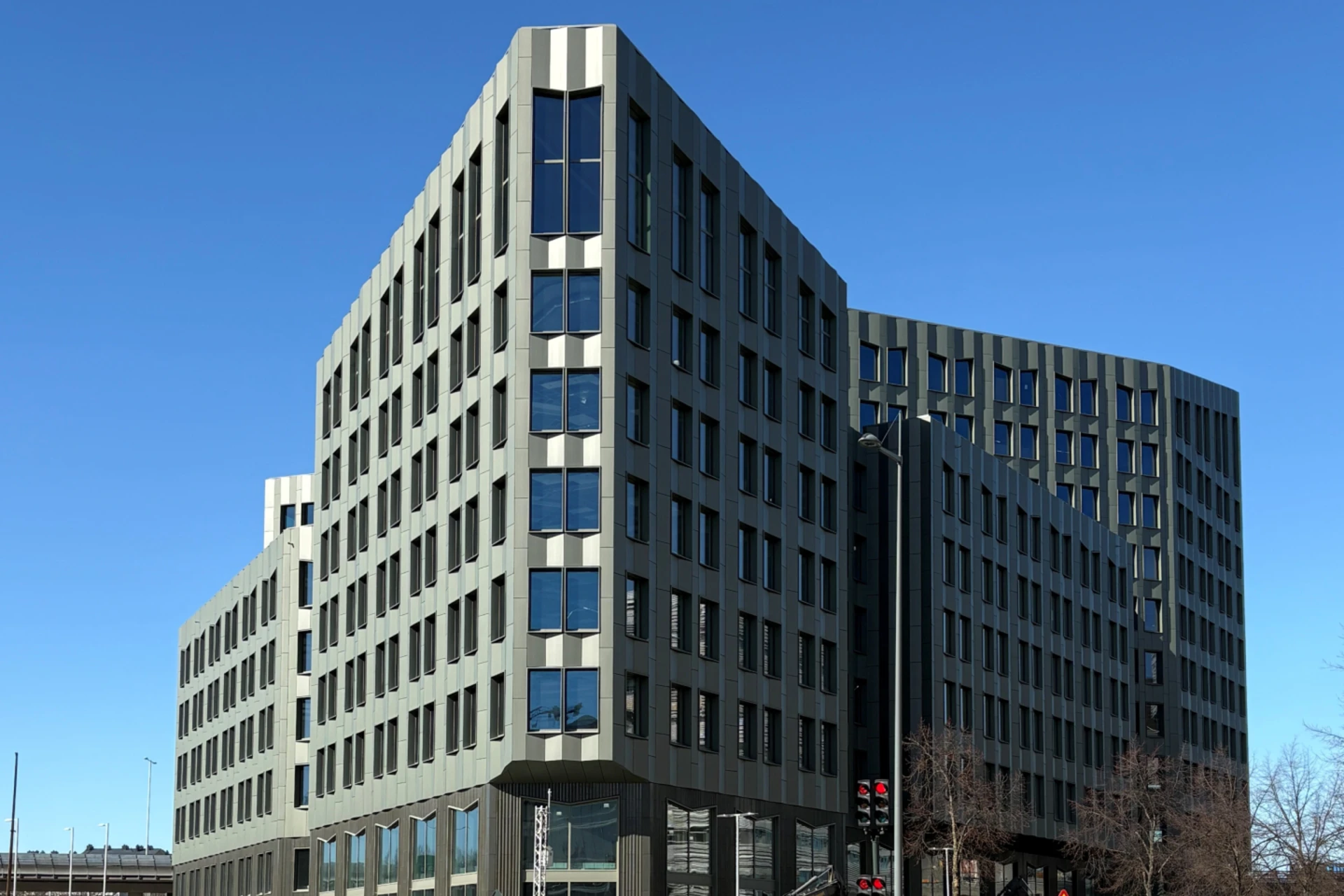 Skanska bygger med 100 000 fordon som granne