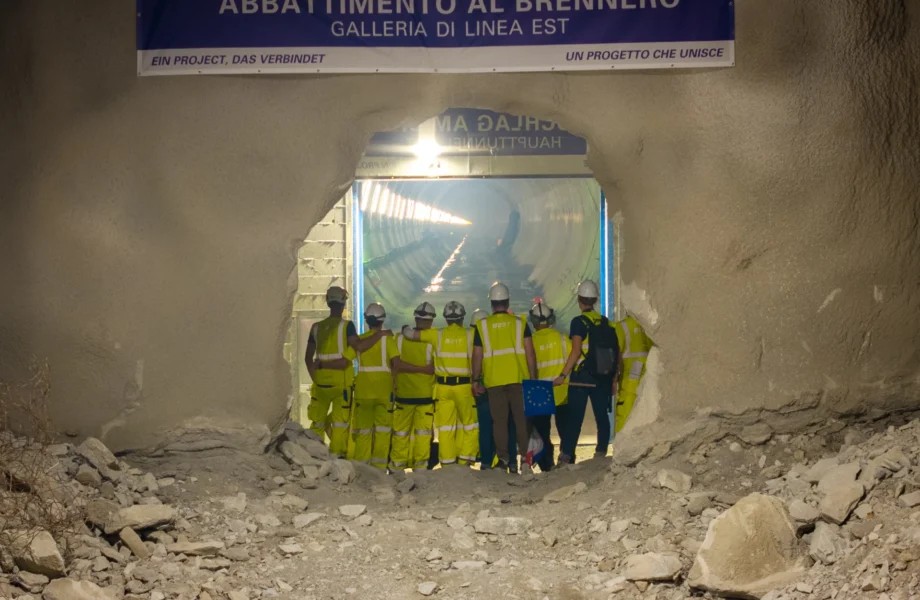 Historiskt genombrott i tunneln under Alperna