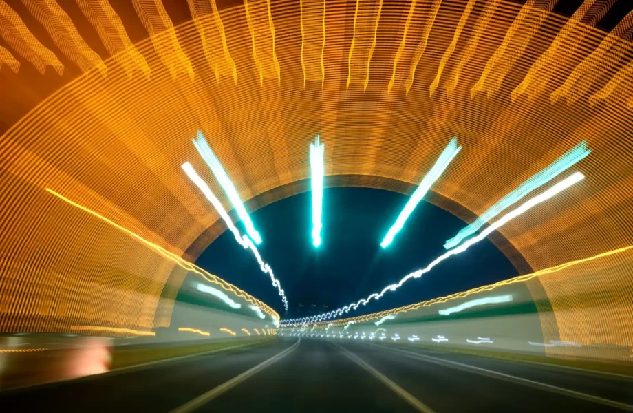 Världens största undervattenstunnel invigd